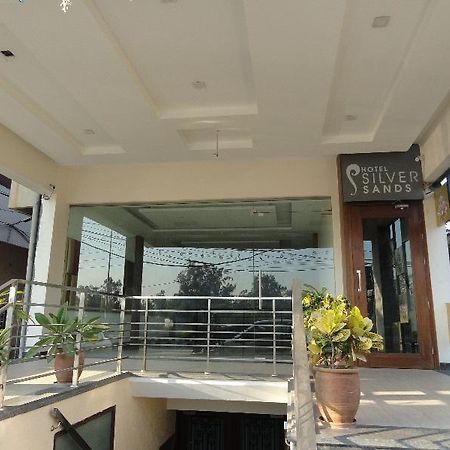 Silver Sands Hotel Chandigarh Luaran gambar